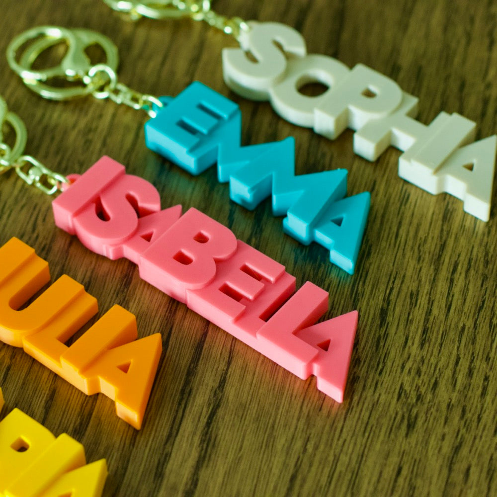 Llavero Personalizado con Nombre, Adorno para Bolso o Mochila, Colores Pastel — Regalo para Boda / Comunión