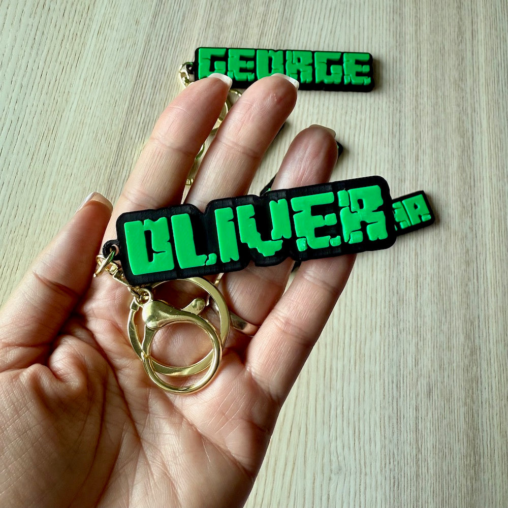 Llavero Personalizado de Minecraft — Nombre Personalizado en Fuente Impresa en 3D — Etiqueta con Nombre, Adorno para Bolsa, Llavero, Etiqueta para Bolsa, Etiqueta para Mochila — Regalo de Videojuego