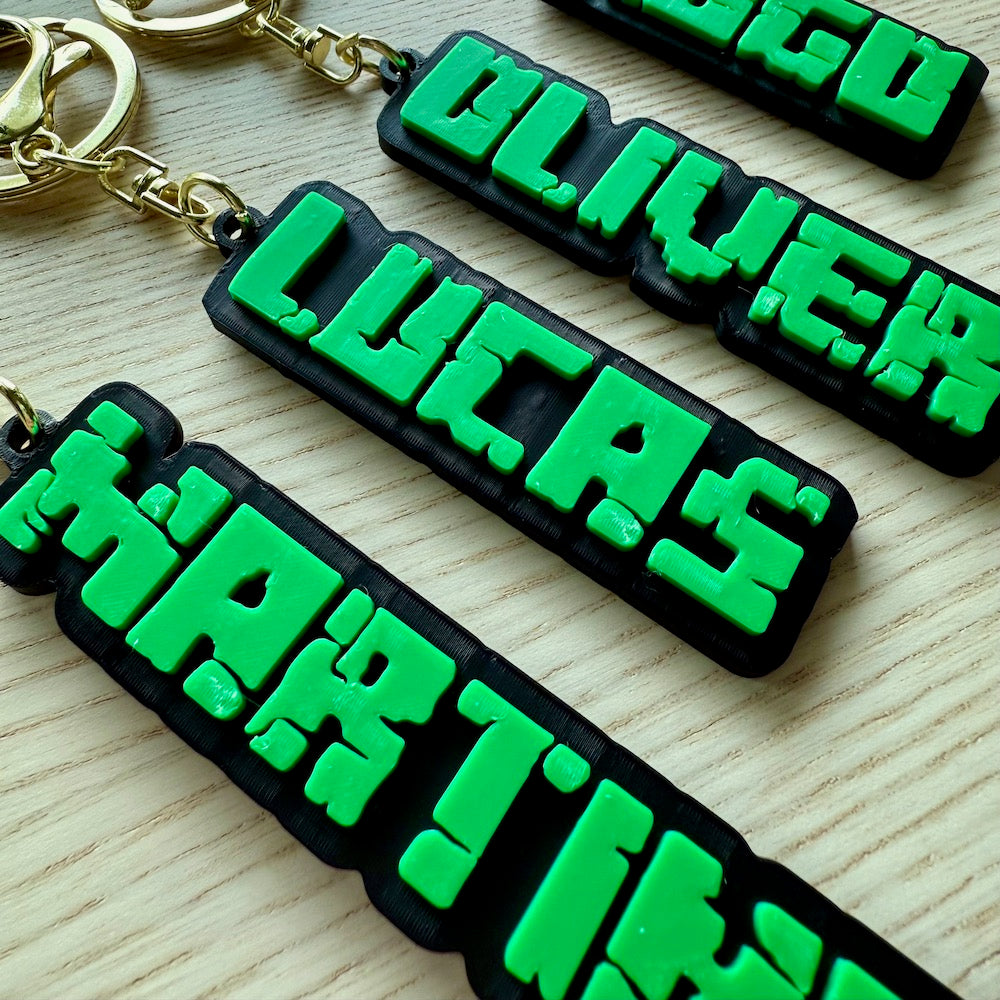 Llavero Personalizado de Minecraft — Nombre Personalizado en Fuente Impresa en 3D — Etiqueta con Nombre, Adorno para Bolsa, Llavero, Etiqueta para Bolsa, Etiqueta para Mochila — Regalo de Videojuego