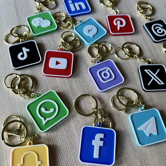 Llavero NFC para Redes Sociales: Acceso instantáneo con un simple toque. Tu cuenta de Instagram, TikTok o LinkedIn lista para compartir