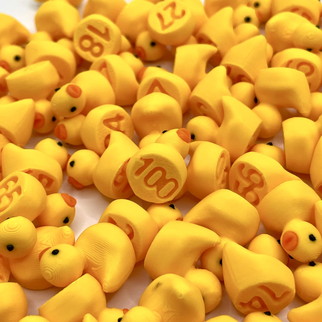 Juego de 100 Patitos Amarillos - Búsqueda en Familia y Team-Building para todas las edades