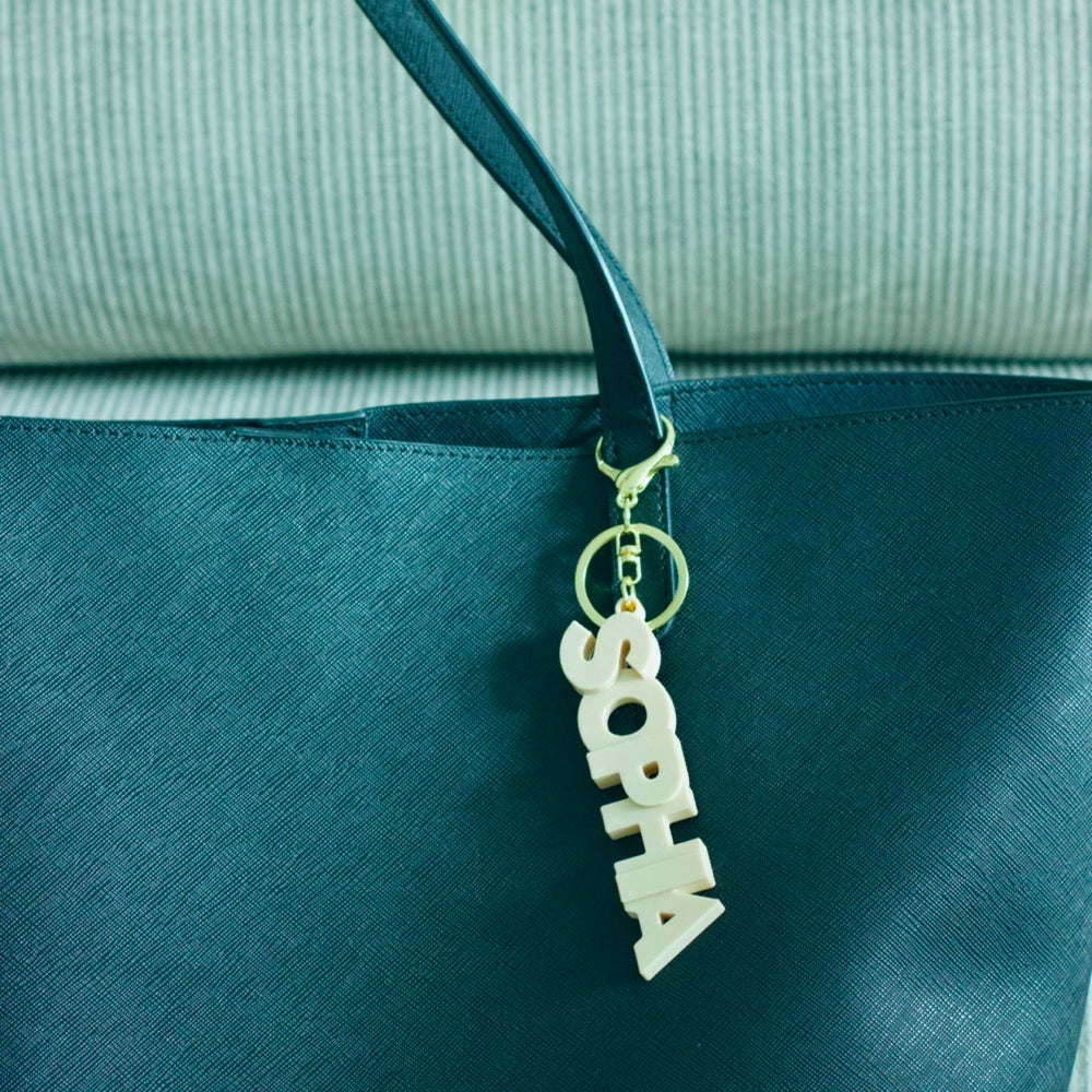 Llavero Personalizado con Nombre, Adorno para Bolso o Mochila, Colores Pastel — Regalo para Boda / Comunión
