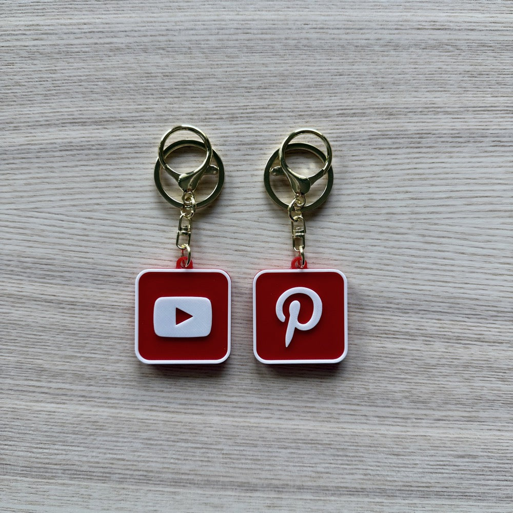 Llavero NFC para Redes Sociales: Acceso instantáneo con un simple toque. Tu cuenta de Instagram, TikTok o LinkedIn lista para compartir