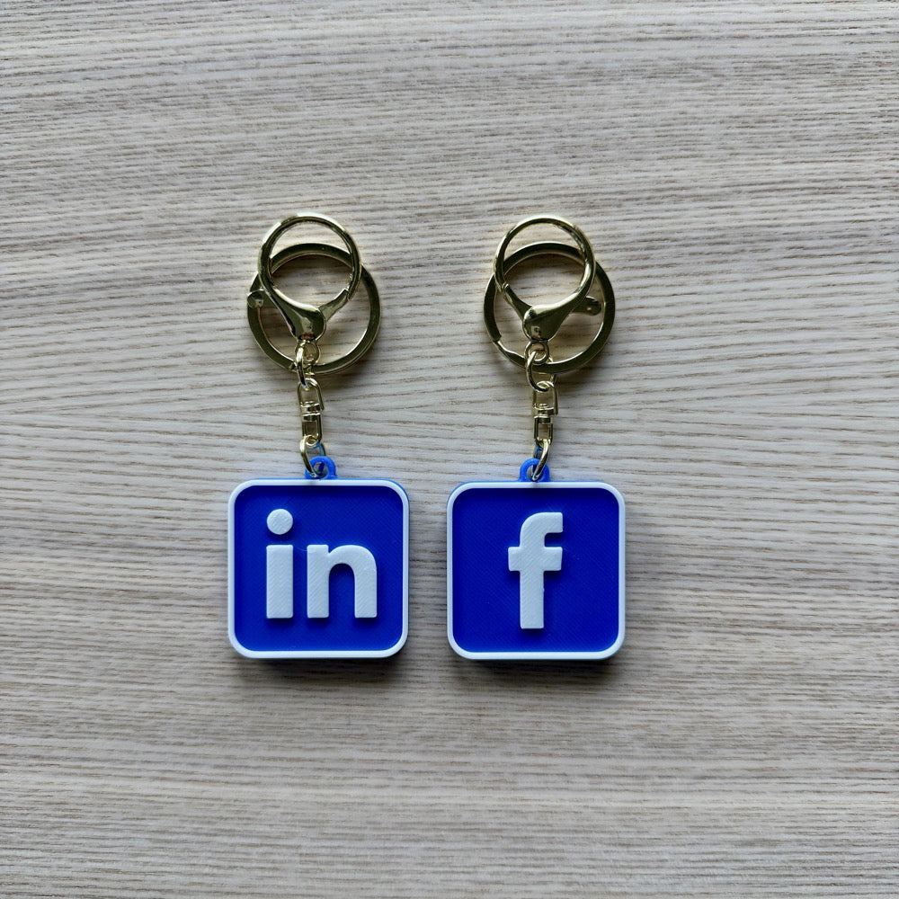 Llavero NFC para Redes Sociales: Acceso instantáneo con un simple toque. Tu cuenta de Instagram, TikTok o LinkedIn lista para compartir